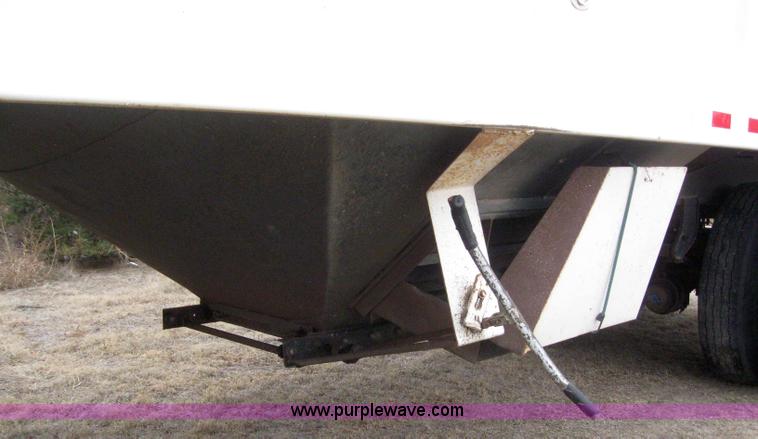 image for item 3037 2000 Jet 42' grain trailer