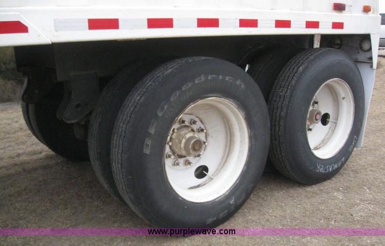 image for item 3037 2000 Jet 42' grain trailer