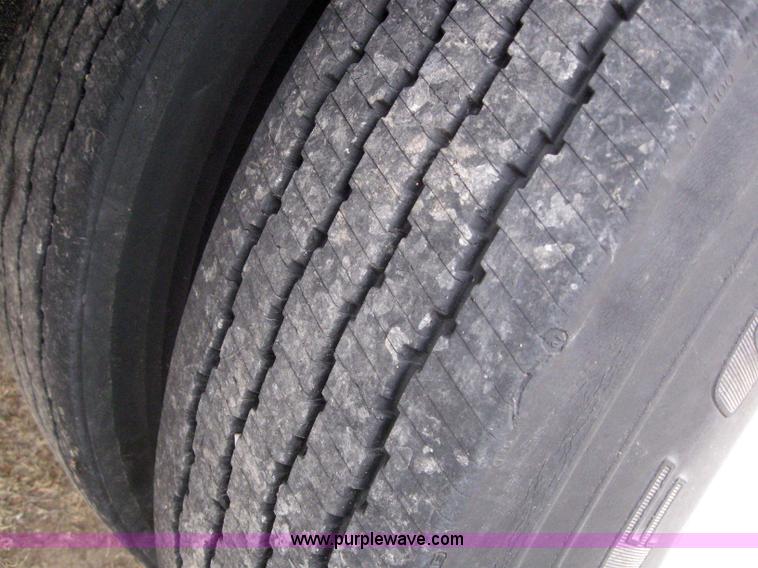 image for item 3037 2000 Jet 42' grain trailer