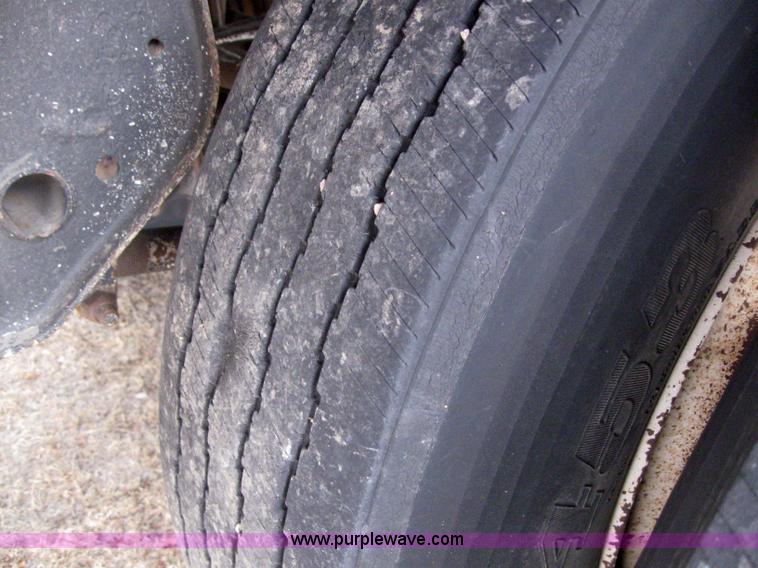 image for item 3037 2000 Jet 42' grain trailer