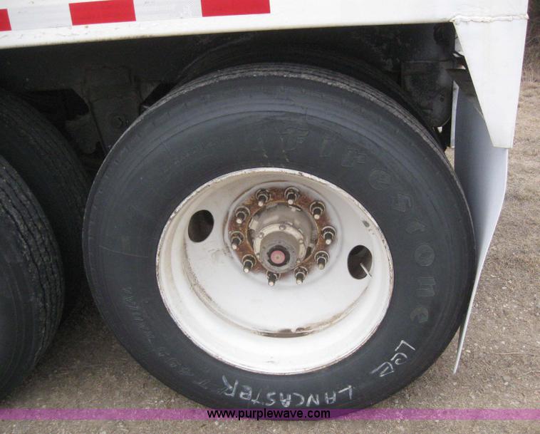 image for item 3037 2000 Jet 42' grain trailer