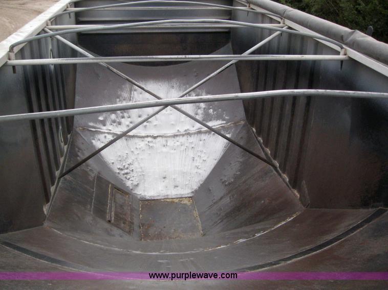 image for item 3037 2000 Jet 42' grain trailer