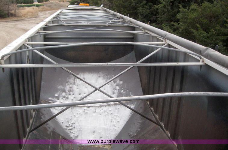 image for item 3037 2000 Jet 42' grain trailer