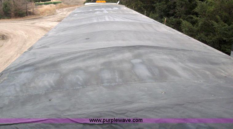 image for item 3037 2000 Jet 42' grain trailer