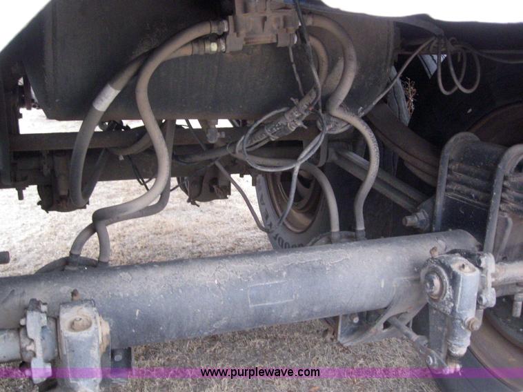 image for item 3037 2000 Jet 42' grain trailer