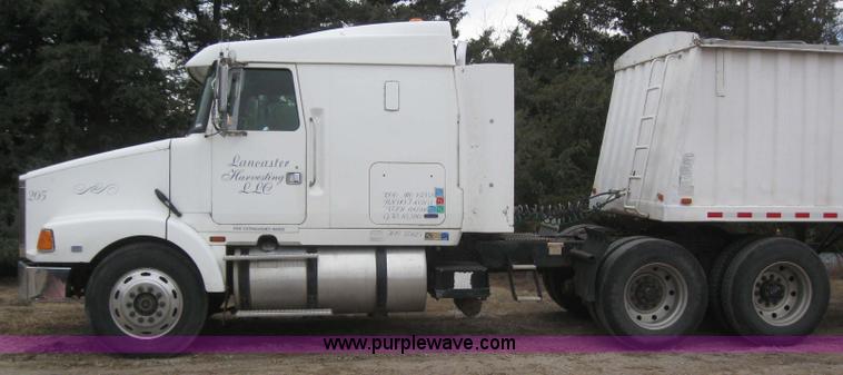 image for item 3060 1995 White Gmc WIA semi truck