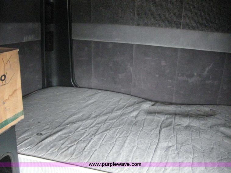 image for item 3060 1995 White Gmc WIA semi truck