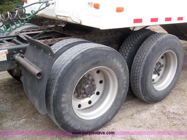 image for item 3060 1995 White Gmc WIA semi truck