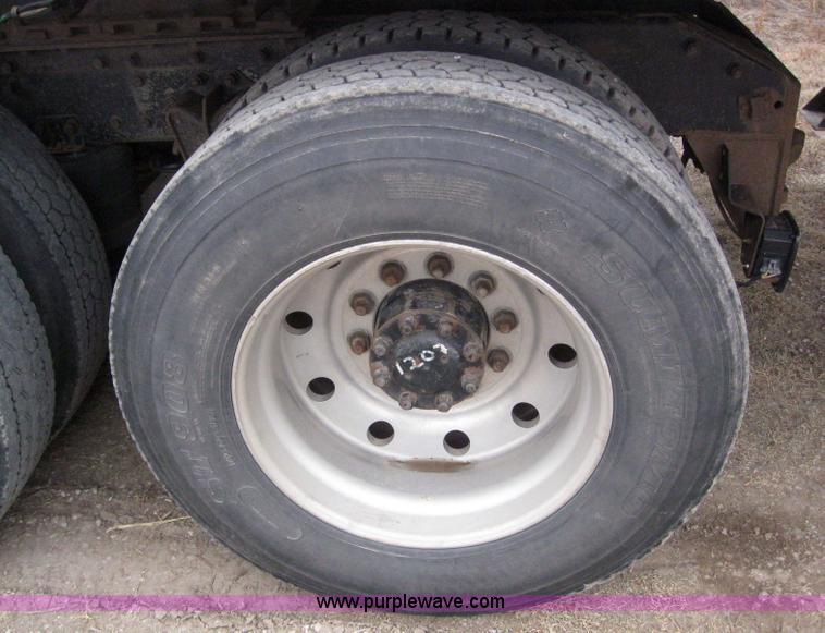 image for item 3060 1995 White Gmc WIA semi truck