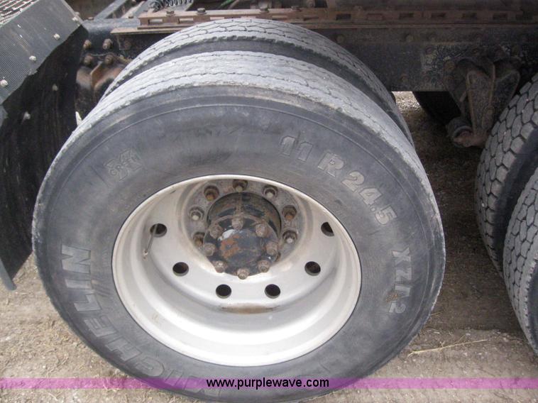 image for item 3060 1995 White Gmc WIA semi truck