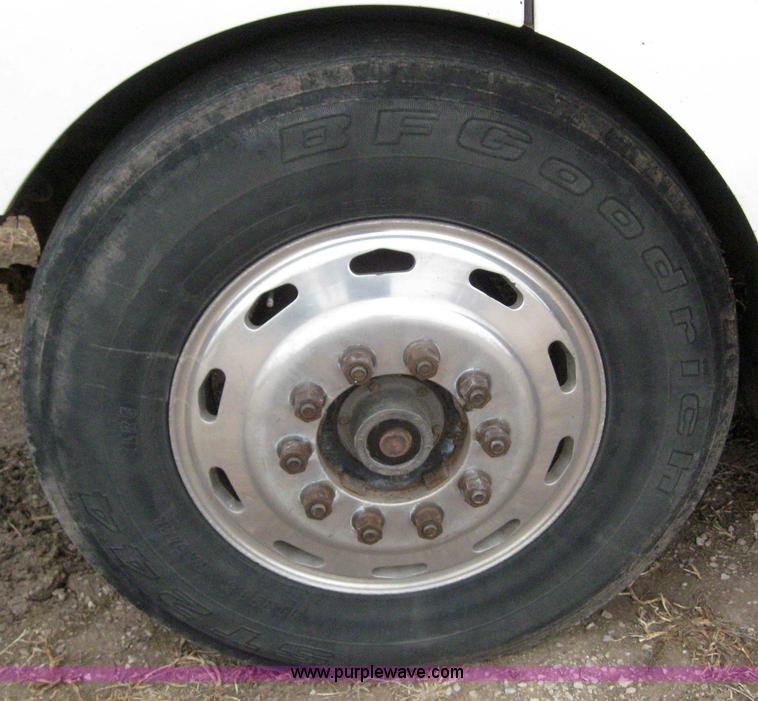 image for item 3060 1995 White Gmc WIA semi truck