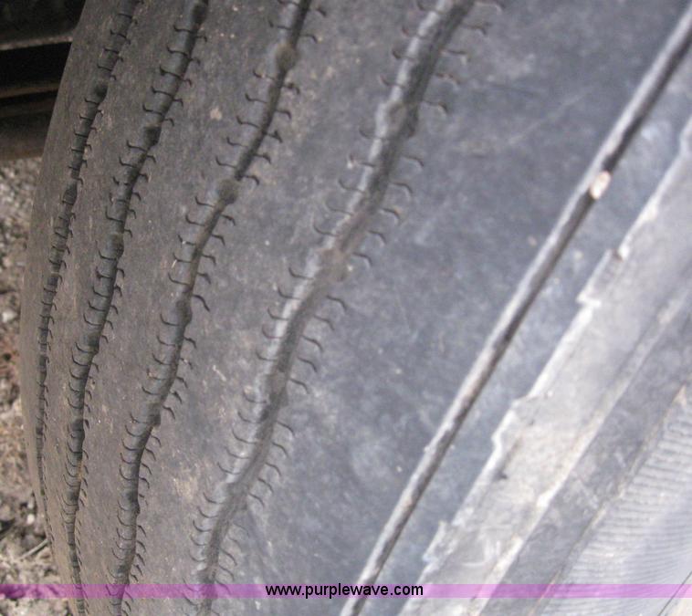 image for item 3060 1995 White Gmc WIA semi truck