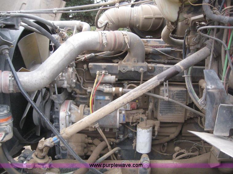 image for item 3060 1995 White Gmc WIA semi truck