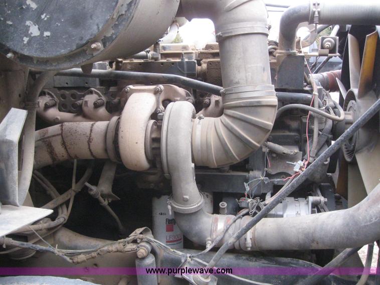 image for item 3060 1995 White Gmc WIA semi truck