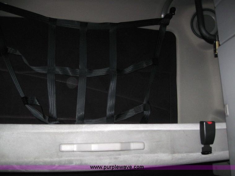 image for item 3071 2004 Volvo VNL semi truck