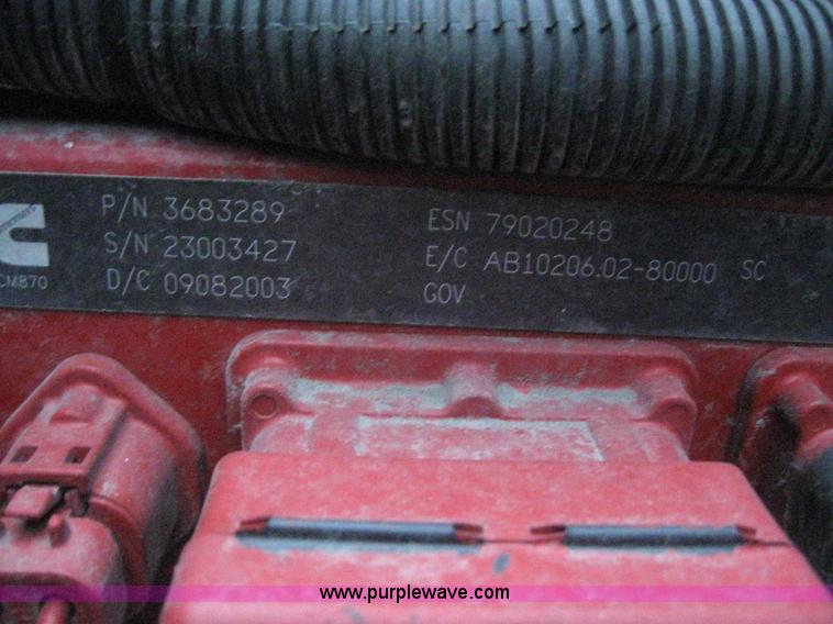 image for item 3071 2004 Volvo VNL semi truck