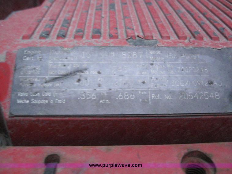 image for item 3071 2004 Volvo VNL semi truck