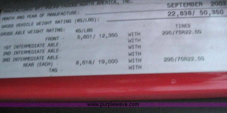 image for item 3071 2004 Volvo VNL semi truck