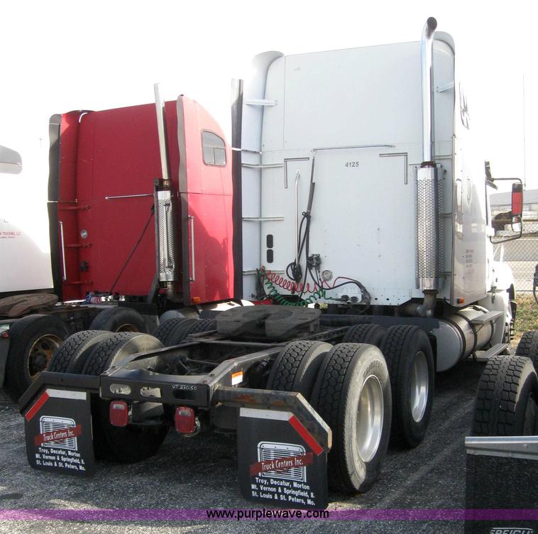 image for item 3075 2005 Freightliner Columbia 120 semi truck