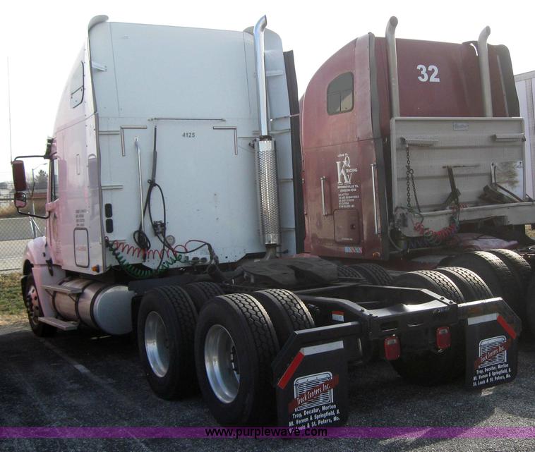 image for item 3075 2005 Freightliner Columbia 120 semi truck