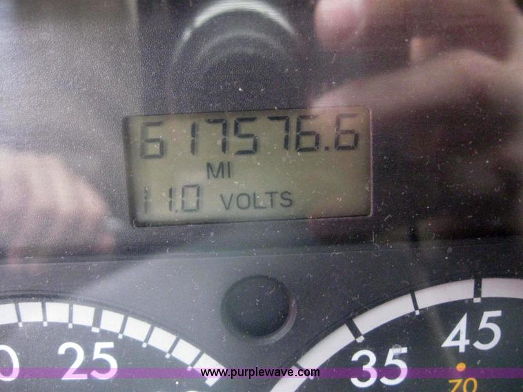 image for item 3075 2005 Freightliner Columbia 120 semi truck