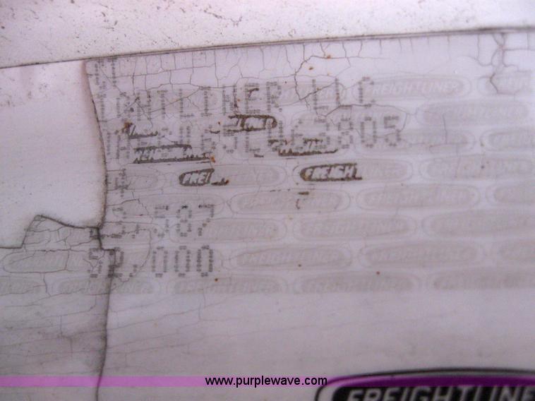 image for item 3075 2005 Freightliner Columbia 120 semi truck