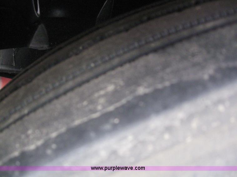 image for item 3077 2005 Volvo VNL 670 semi truck