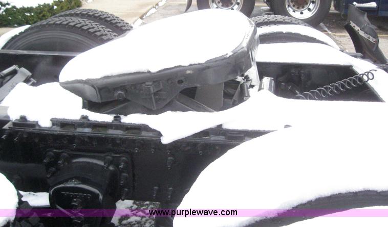 image for item 3077 2005 Volvo VNL 670 semi truck