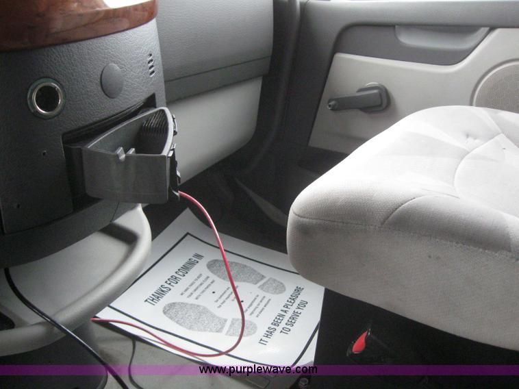 image for item 3077 2005 Volvo VNL 670 semi truck