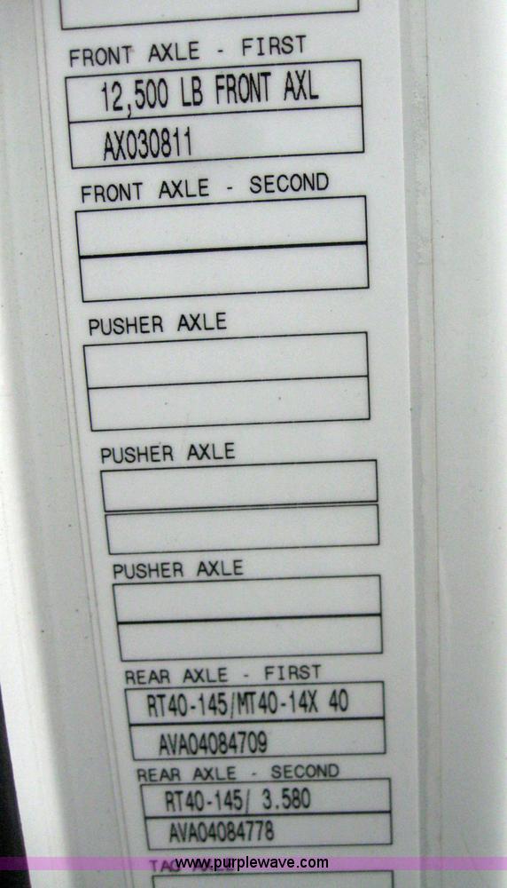 image for item 3077 2005 Volvo VNL 670 semi truck