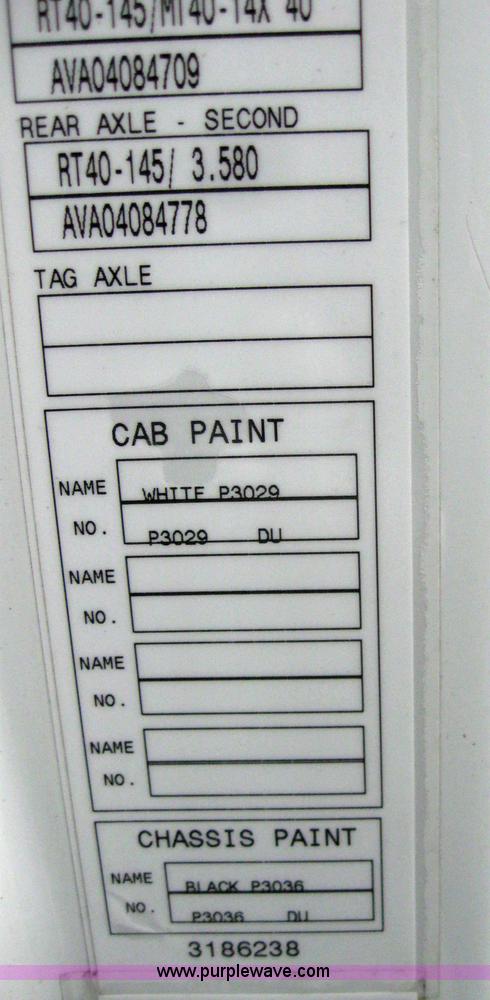 image for item 3077 2005 Volvo VNL 670 semi truck