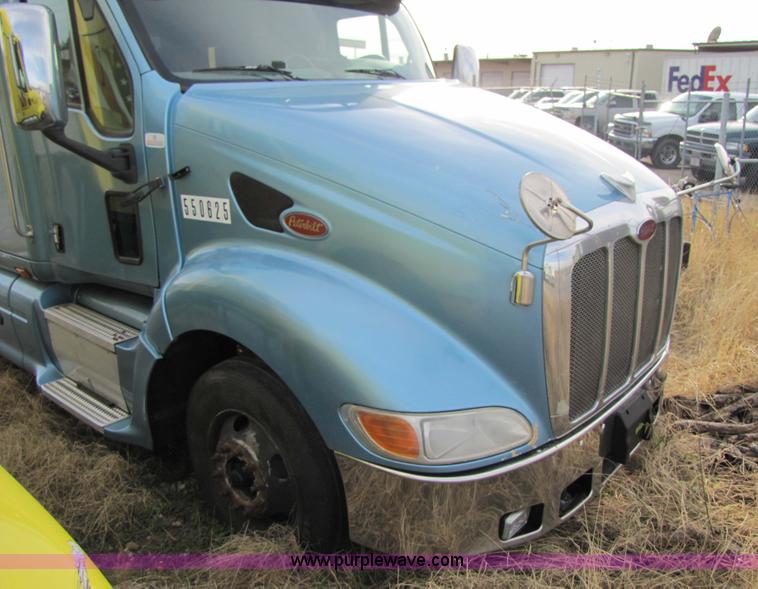 image for item 3636 2003 Peterbilt 387 semi truck