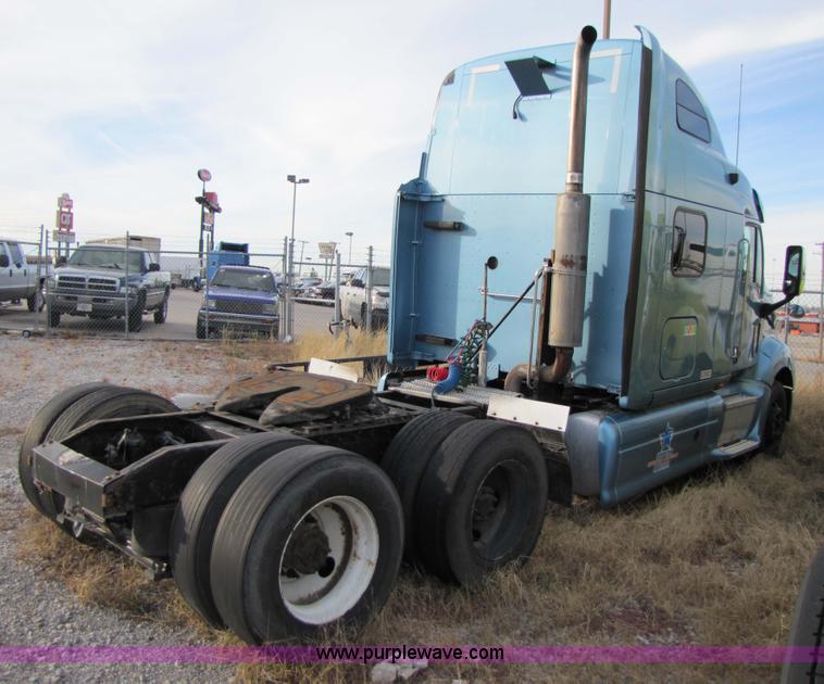 image for item 3636 2003 Peterbilt 387 semi truck
