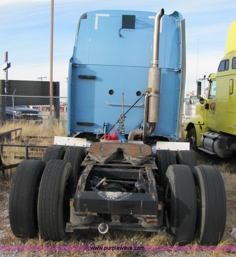 image for item 3636 2003 Peterbilt 387 semi truck