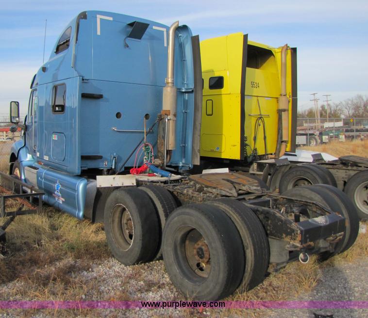 image for item 3636 2003 Peterbilt 387 semi truck