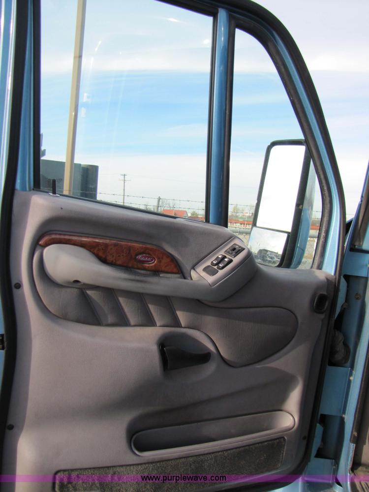 image for item 3636 2003 Peterbilt 387 semi truck