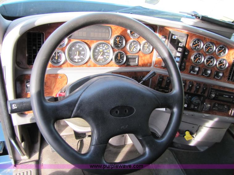 image for item 3636 2003 Peterbilt 387 semi truck