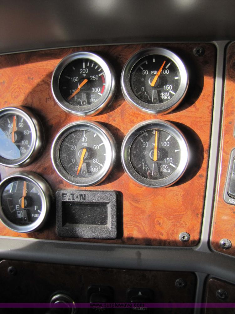 image for item 3636 2003 Peterbilt 387 semi truck