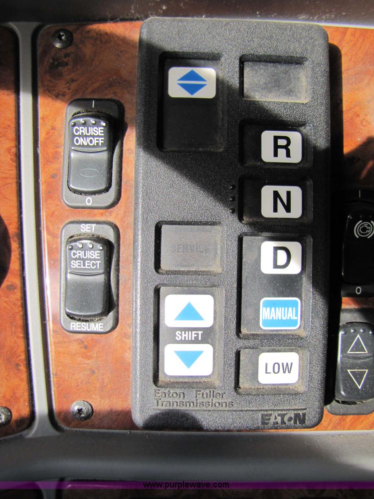 image for item 3636 2003 Peterbilt 387 semi truck