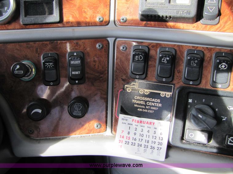 image for item 3636 2003 Peterbilt 387 semi truck