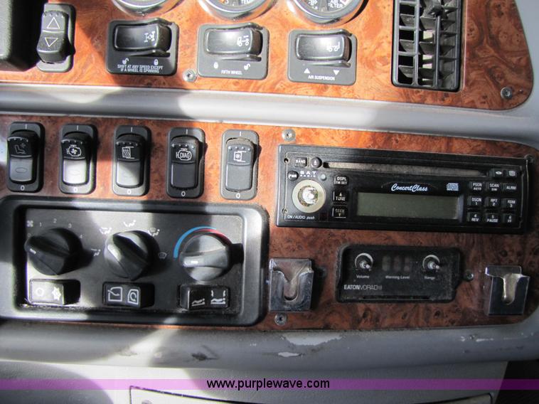 image for item 3636 2003 Peterbilt 387 semi truck