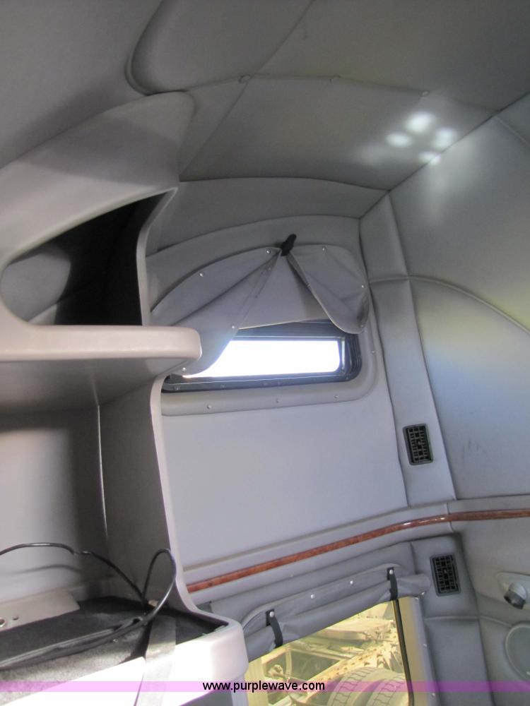 image for item 3636 2003 Peterbilt 387 semi truck