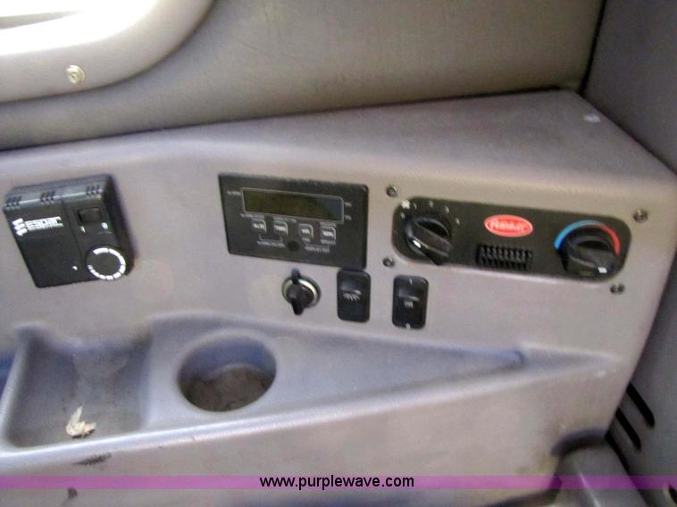 image for item 3636 2003 Peterbilt 387 semi truck