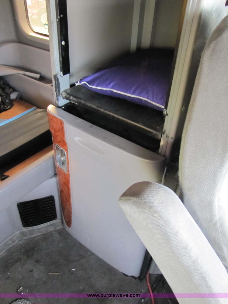 image for item 3636 2003 Peterbilt 387 semi truck