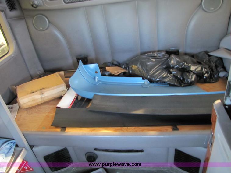 image for item 3636 2003 Peterbilt 387 semi truck