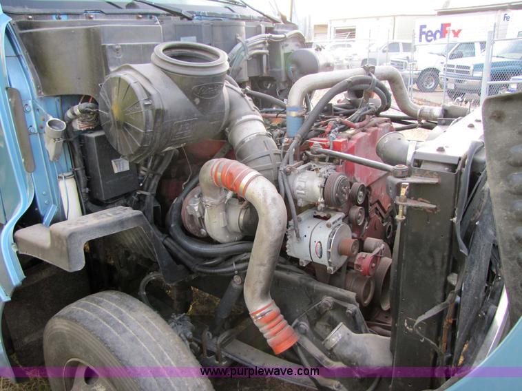 image for item 3636 2003 Peterbilt 387 semi truck