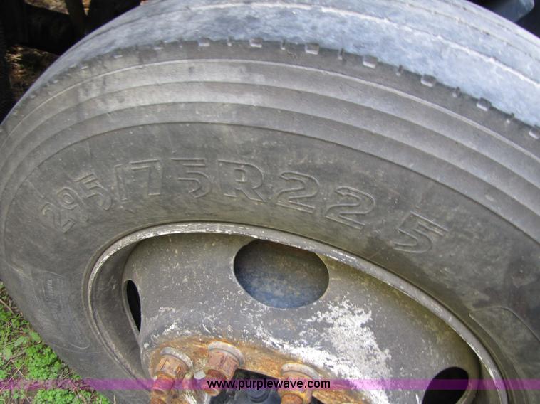 image for item 3636 2003 Peterbilt 387 semi truck