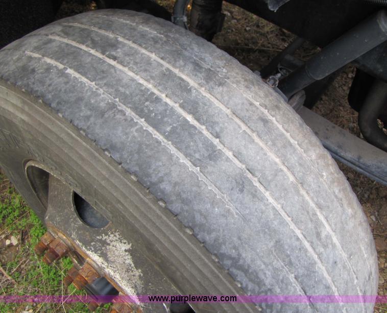 image for item 3636 2003 Peterbilt 387 semi truck