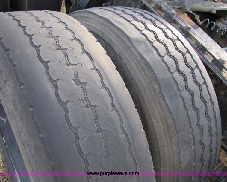 image for item 3636 2003 Peterbilt 387 semi truck