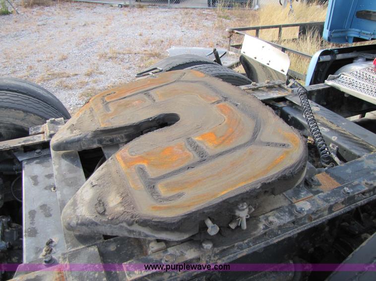 image for item 3636 2003 Peterbilt 387 semi truck